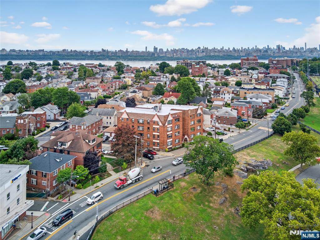 307 Fairview Avenue - Photo 1