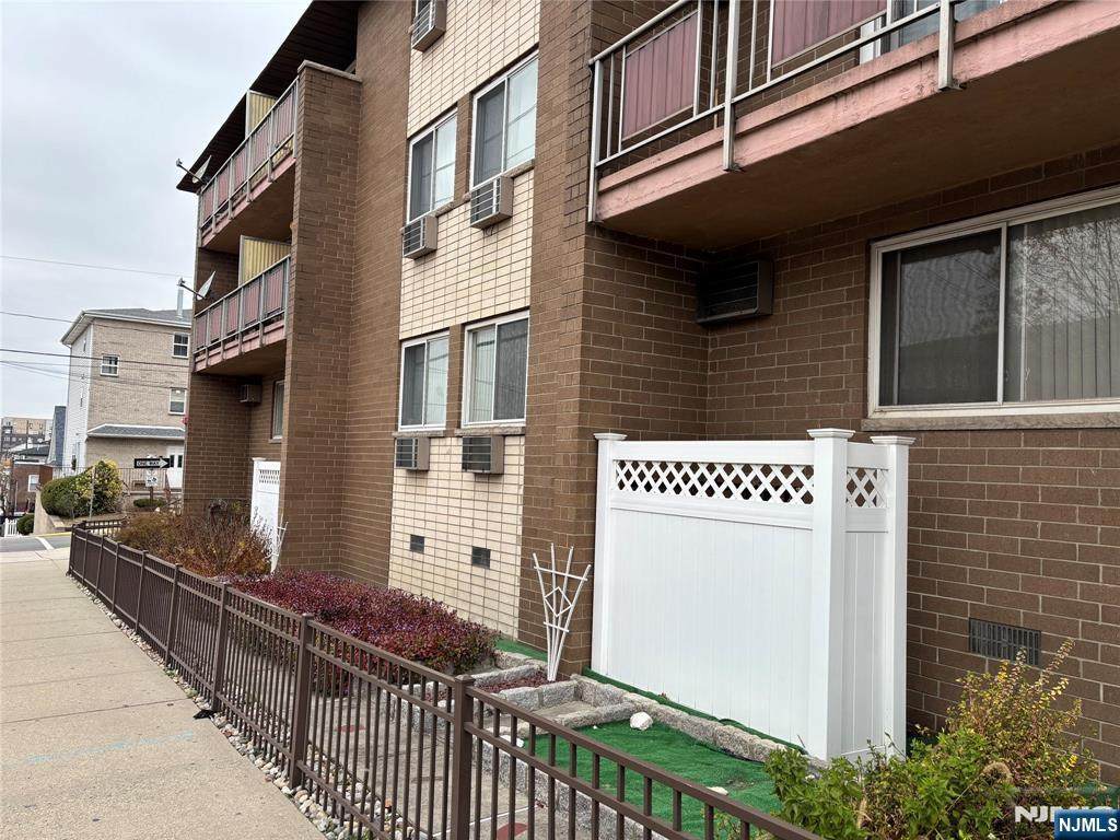 423 Walker Street - Photo 1