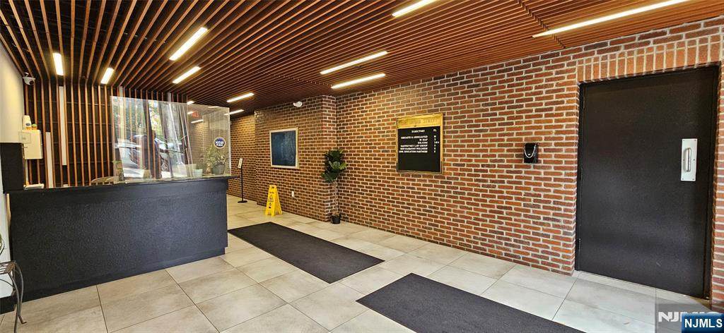 972 Broad Street - Photo 1