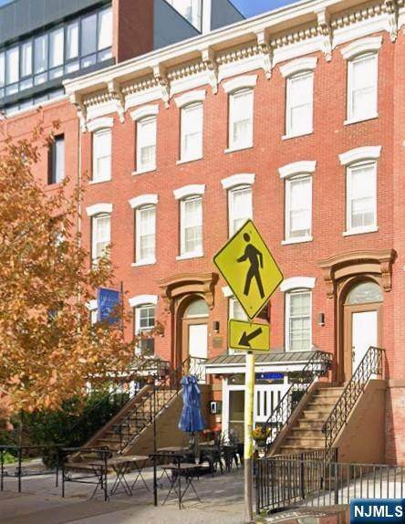 673 Bergen Avenue - Photo 1