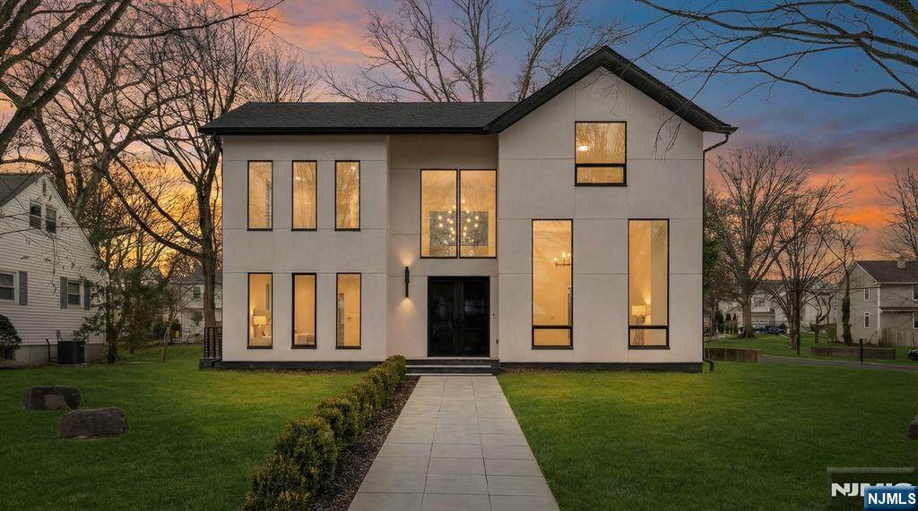 648 Falmouth Avenue - Photo 1