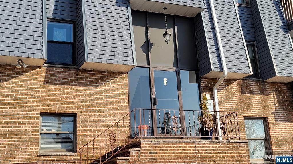 700 Schuyler - Photo 1