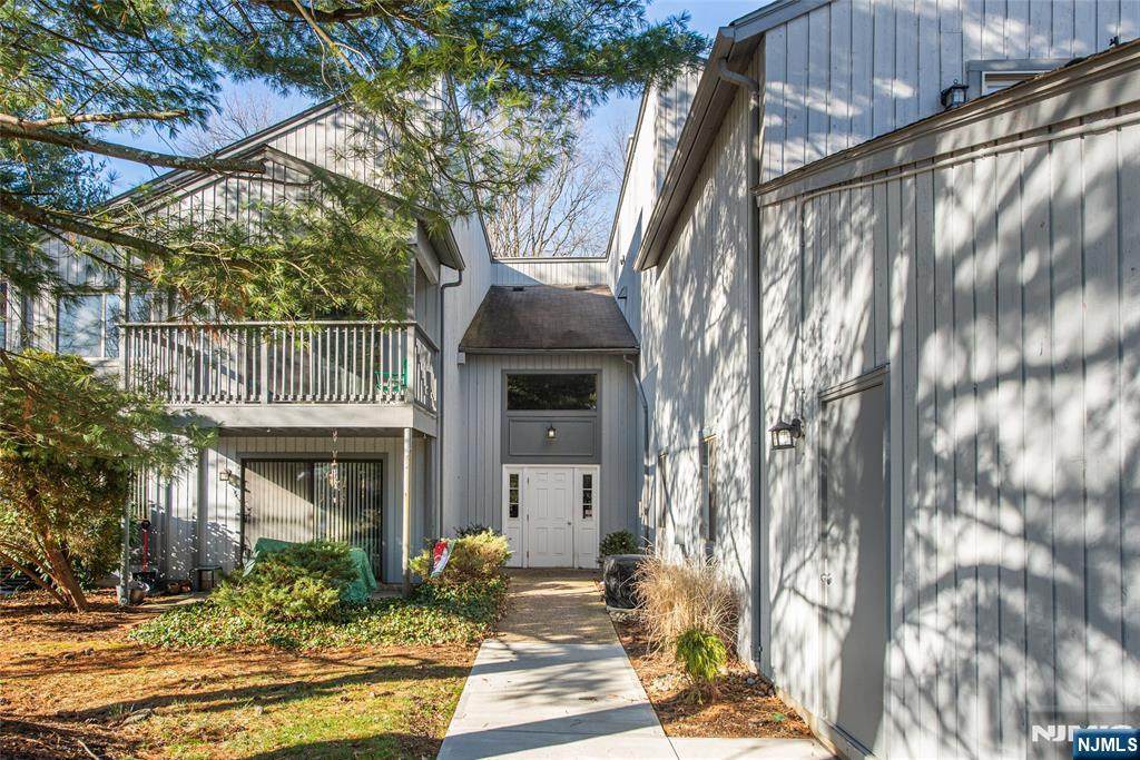 7 Drake Lane - Photo 1