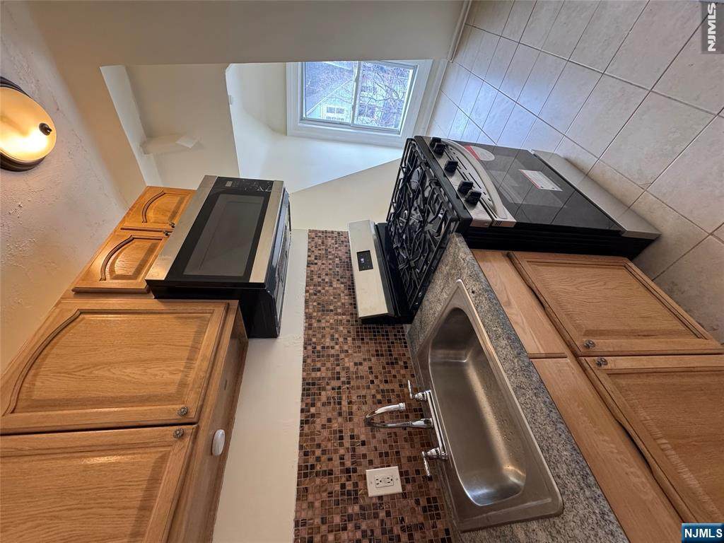 133 Seymour - Photo 1