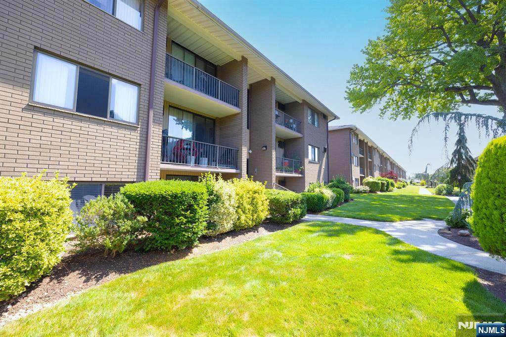 464 Liberty - Photo 1