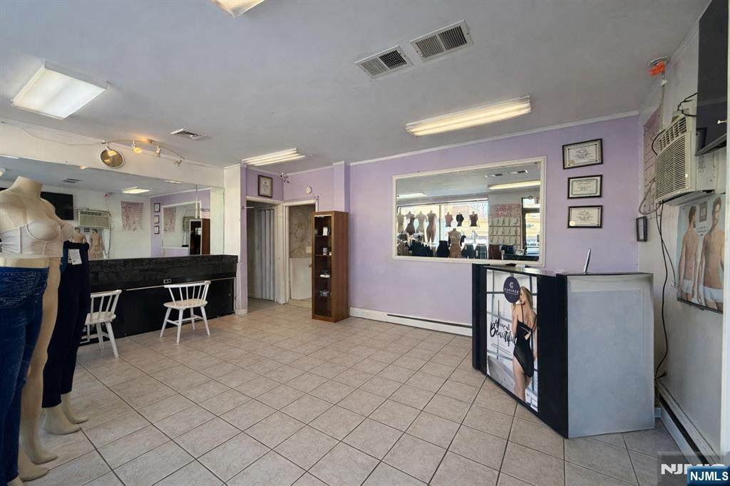 8-10 Alyea Street - Photo 1