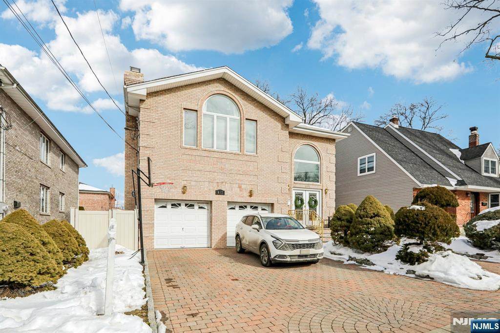 691 Hamilton - Photo 1