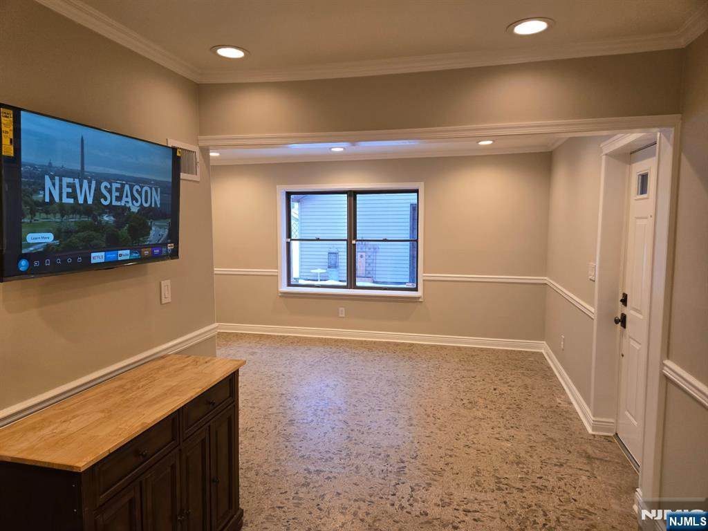 135 Linden - Photo 1