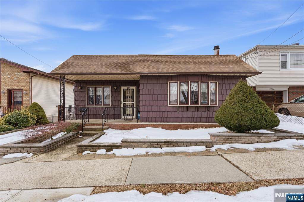 229 Centre Avenue - Photo 1