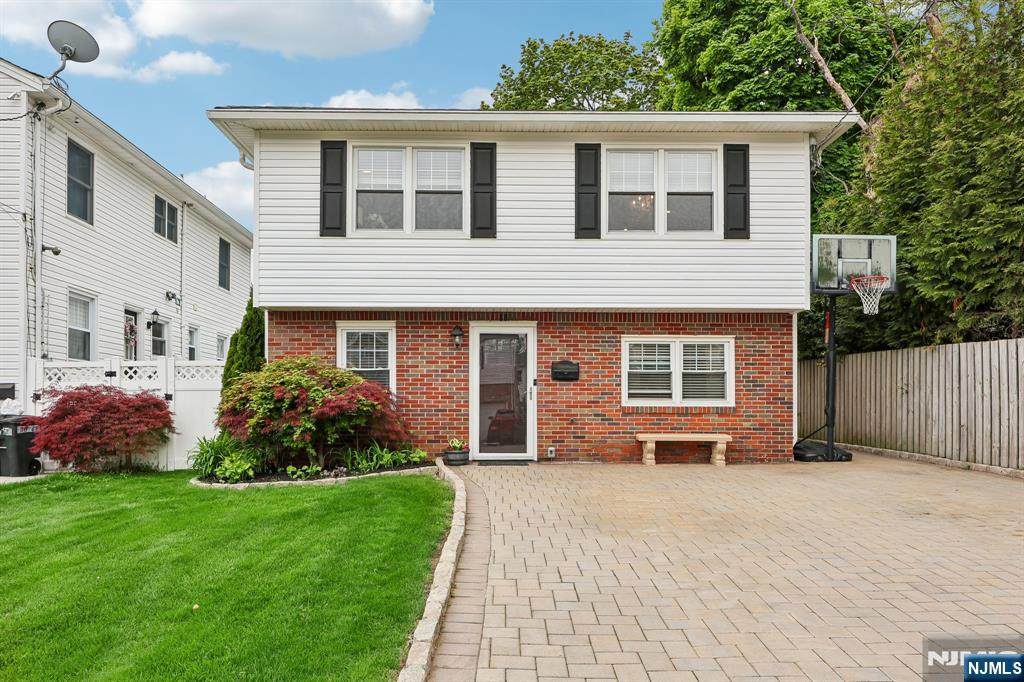 88 Stelling Avenue - Photo 1