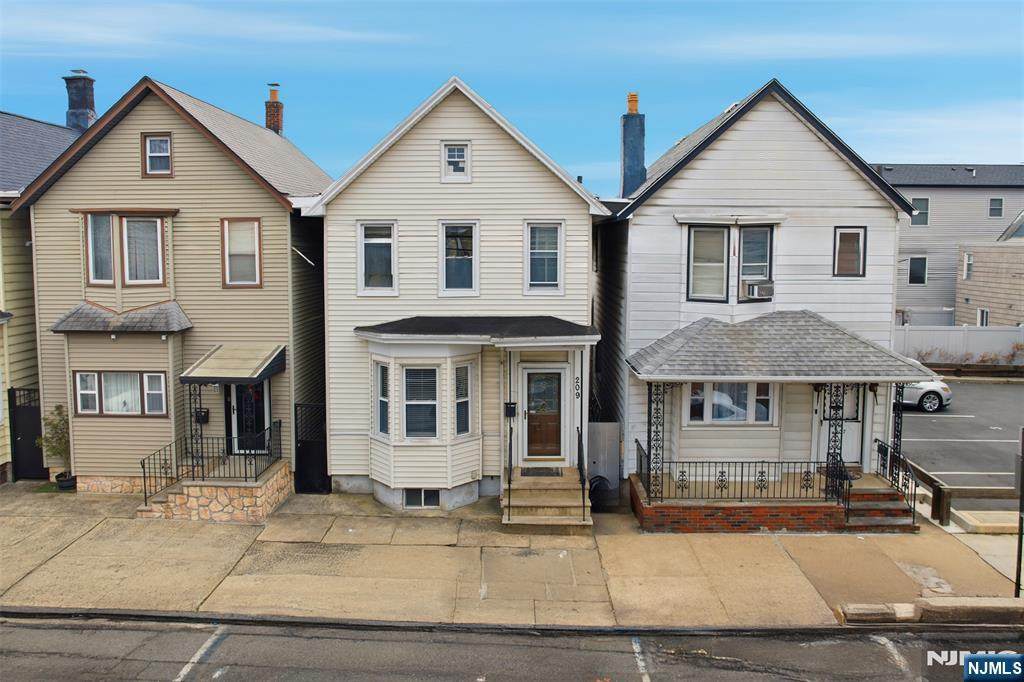 209 Hamilton Street - Photo 1