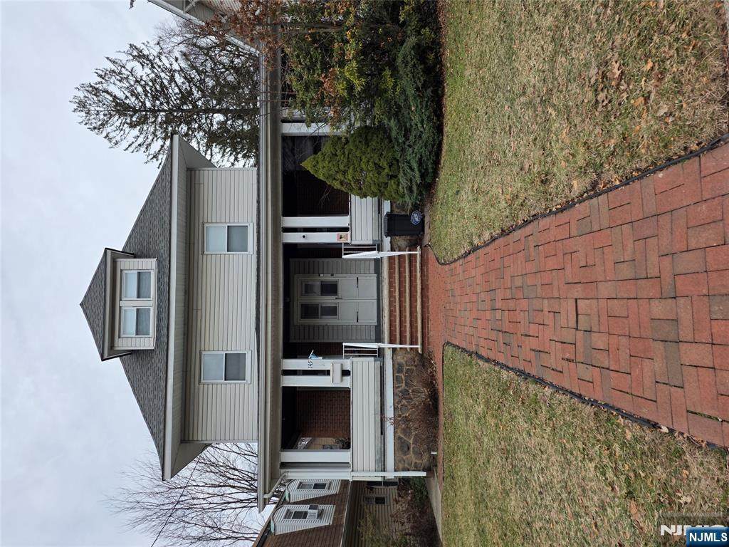 145 Christie - Photo 1