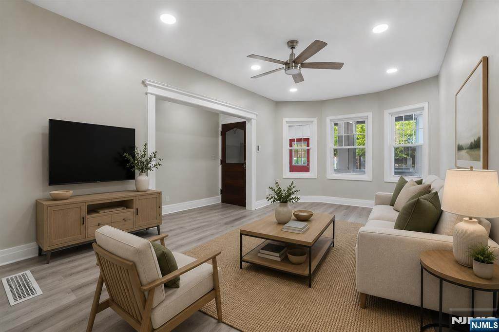 31 Claremont Avenue - Photo 1