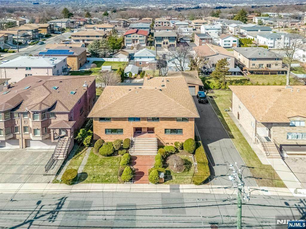2413 Hammett Avenue - Photo 1