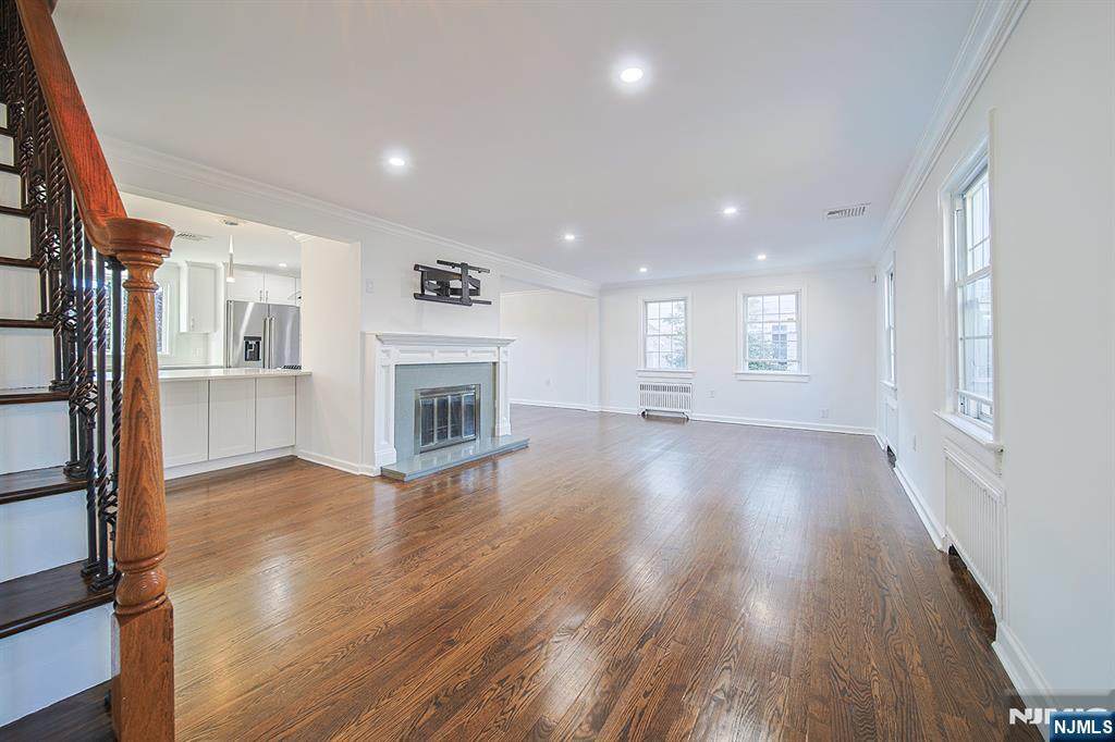 18 Lakeview - Photo 1