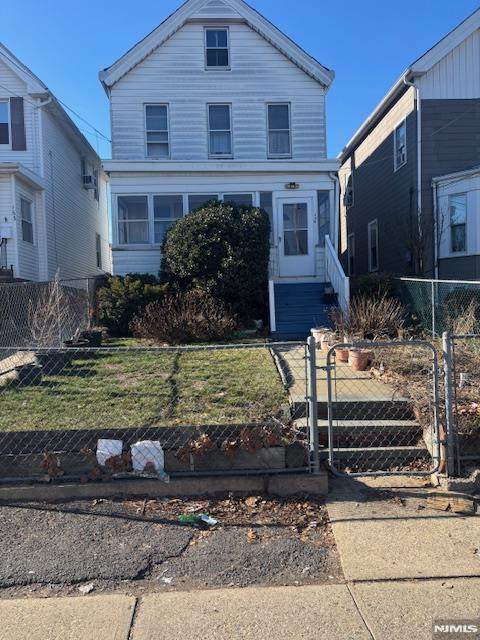 159 Lincoln Avenue - Photo 1