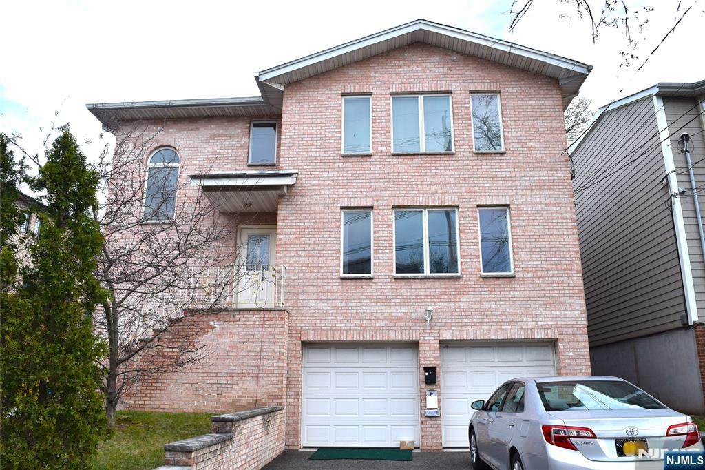 464 Grand - Photo 1