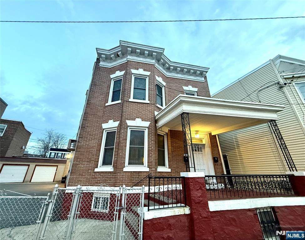 6306 Jf Kennedy - Photo 1