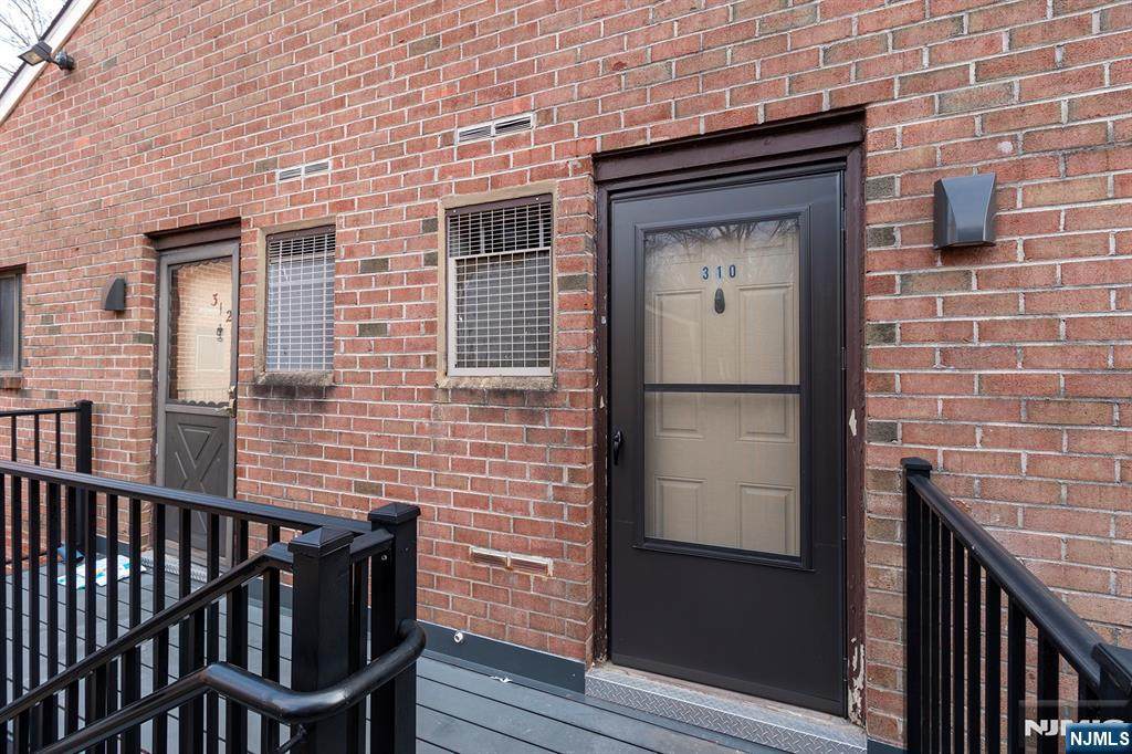 423 Meadow Woods Lane - Photo 1