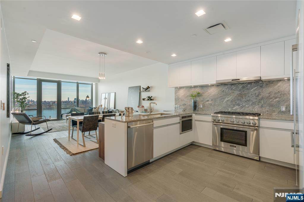 320 Adolphus Avenue - Photo 1