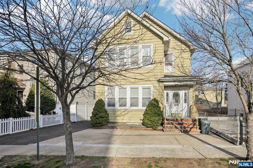 105 Livingston - Photo 1
