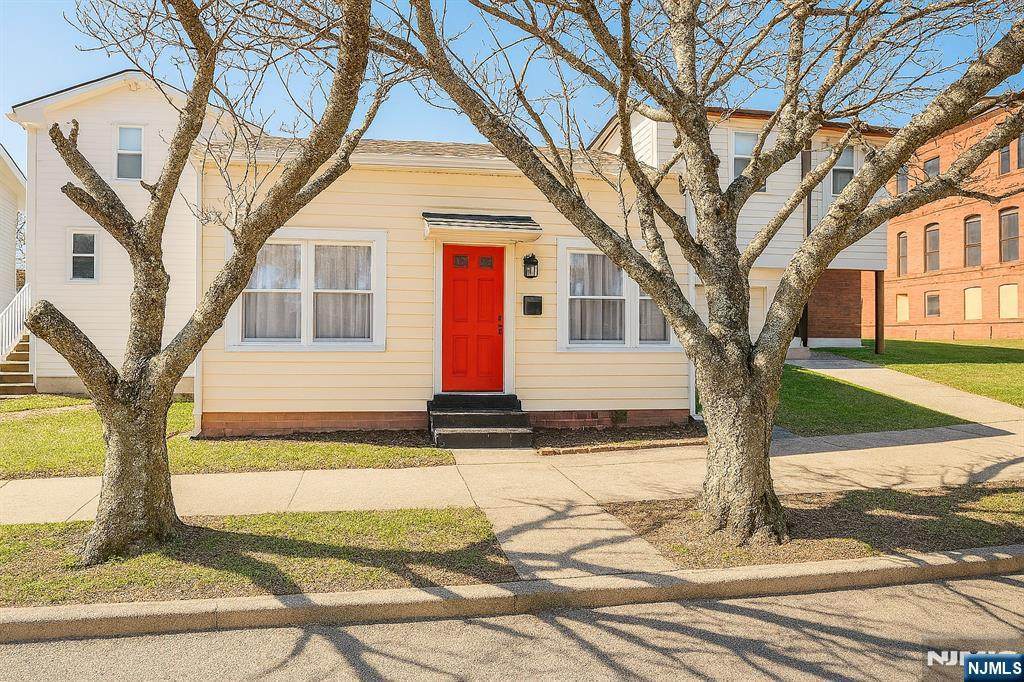 31 Kossuth Street - Photo 1