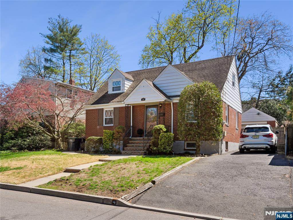 182 Carlson Place - Photo 1