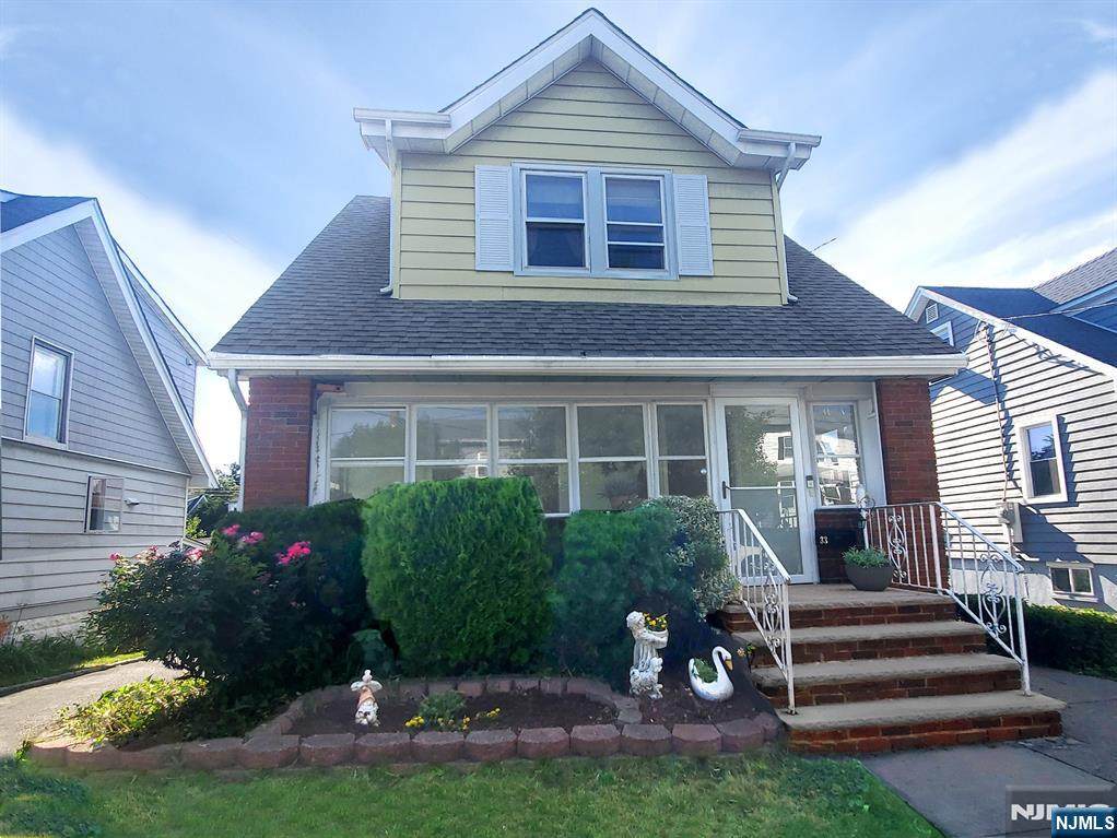 33 Garden Avenue - Photo 1