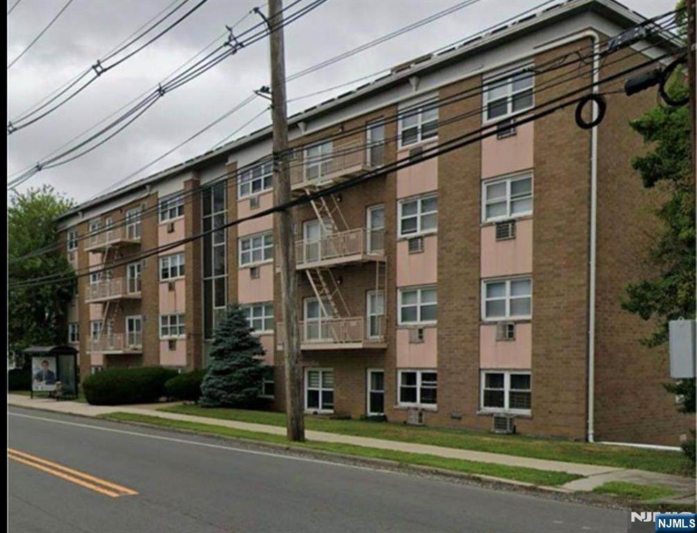 475 Grand - Photo 1