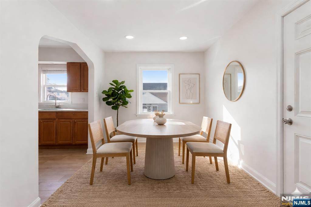 210 Chestnut - Photo 1