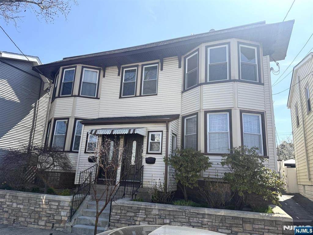 210-212 Maple - Photo 1