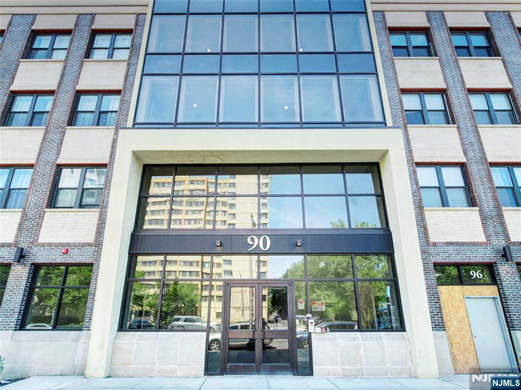 90 Clinton - Photo 1