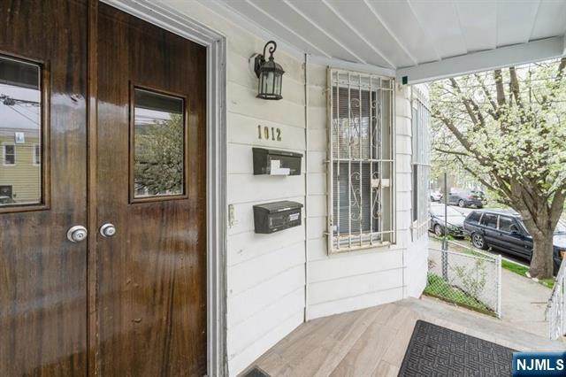 1012 Paterson Plank - Photo 1