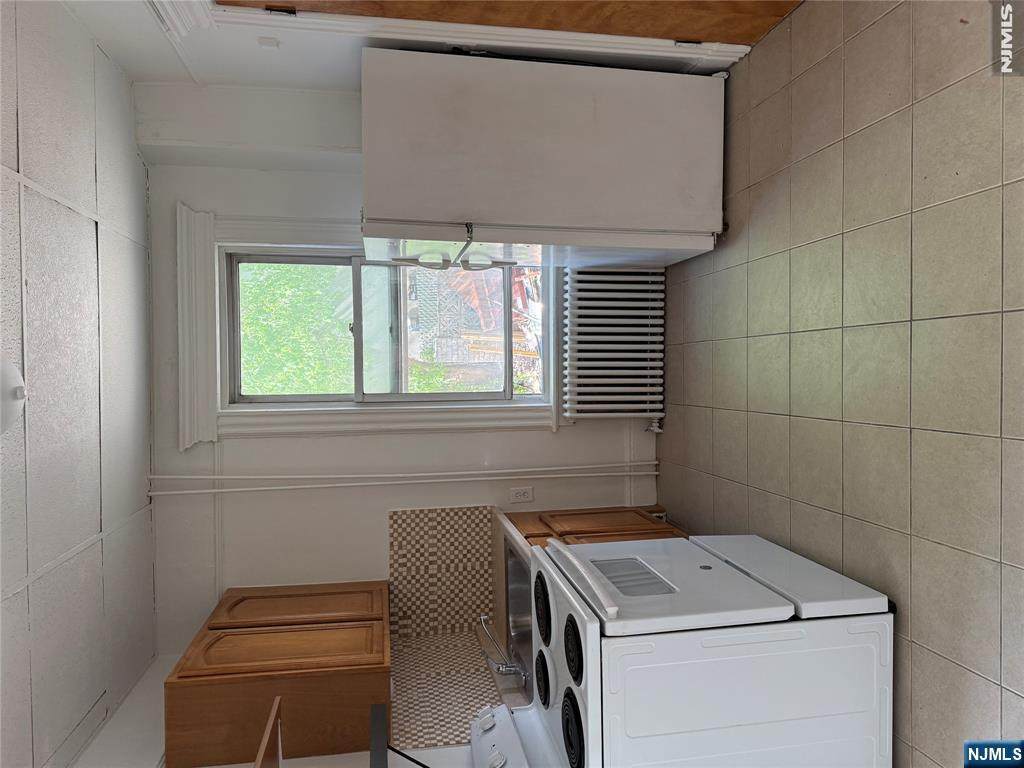 1650 John - Photo 1