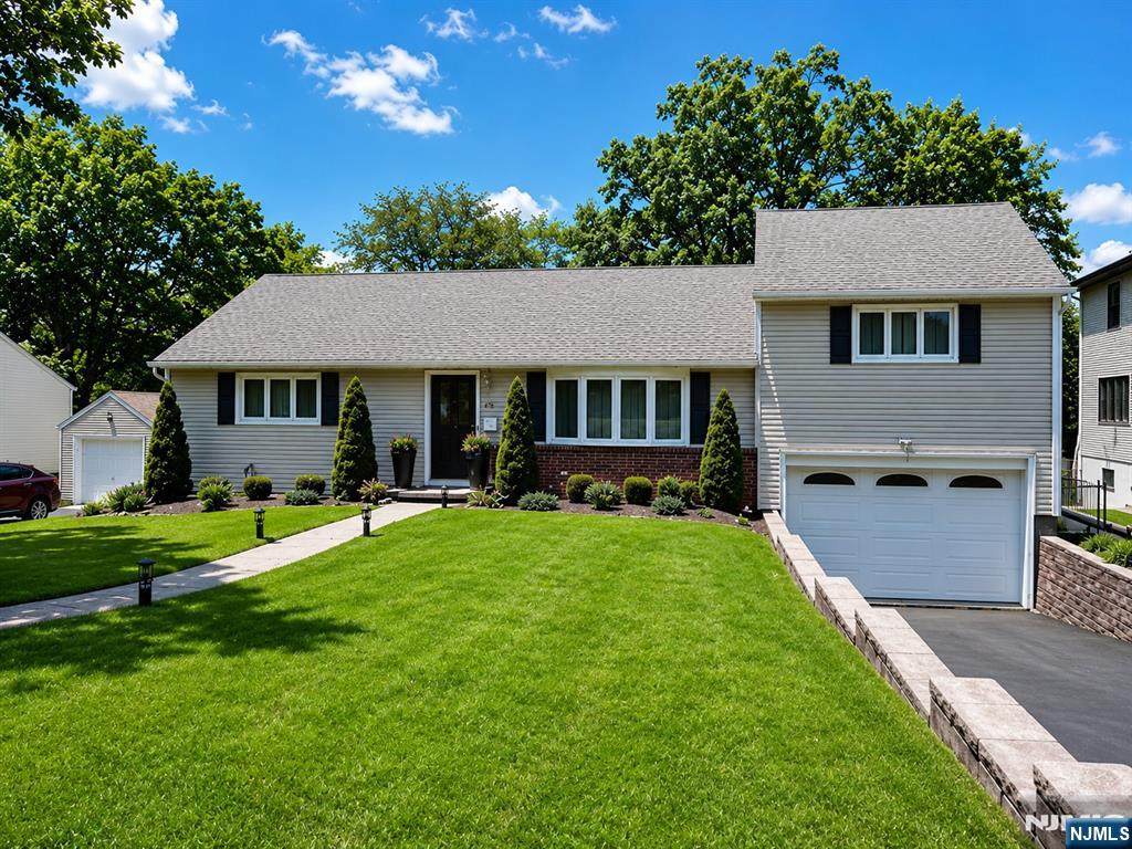 321 Maplewood - Photo 1