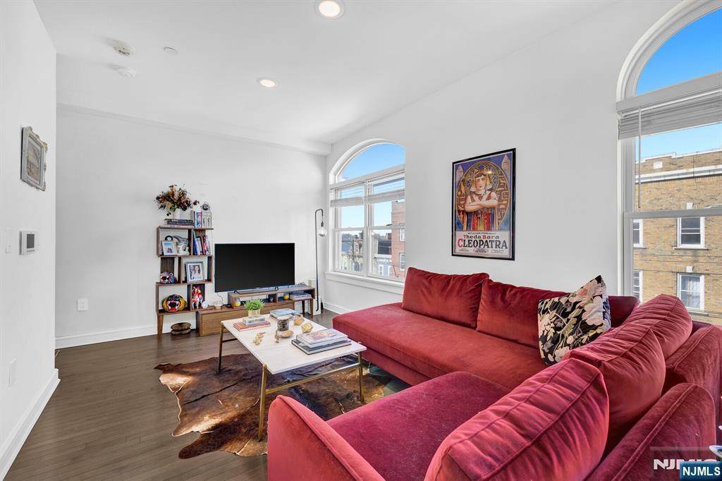 974 Summit - Photo 1