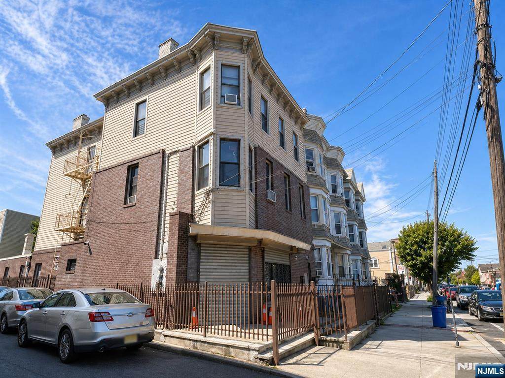 840 Mount Prospect - Photo 1
