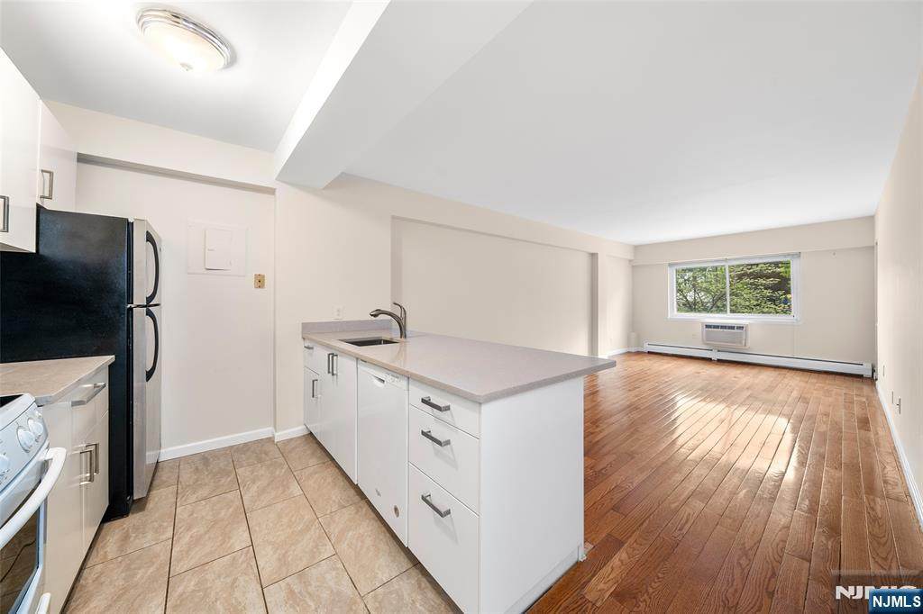 333 Grand - Photo 1