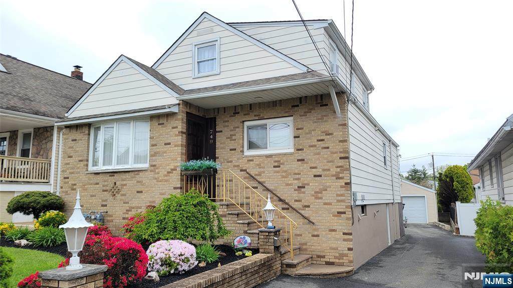 749 Ten Eyck Avenue - Photo 1