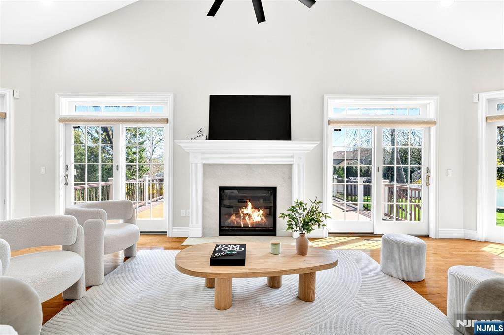 125 Gramercy Place - Photo 1