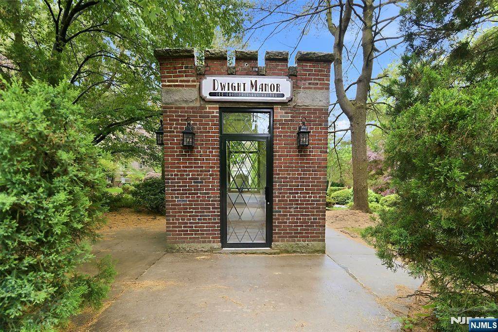100 Palisade Avenue - Photo 1