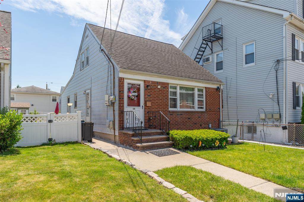 19 Albert Street - Photo 1