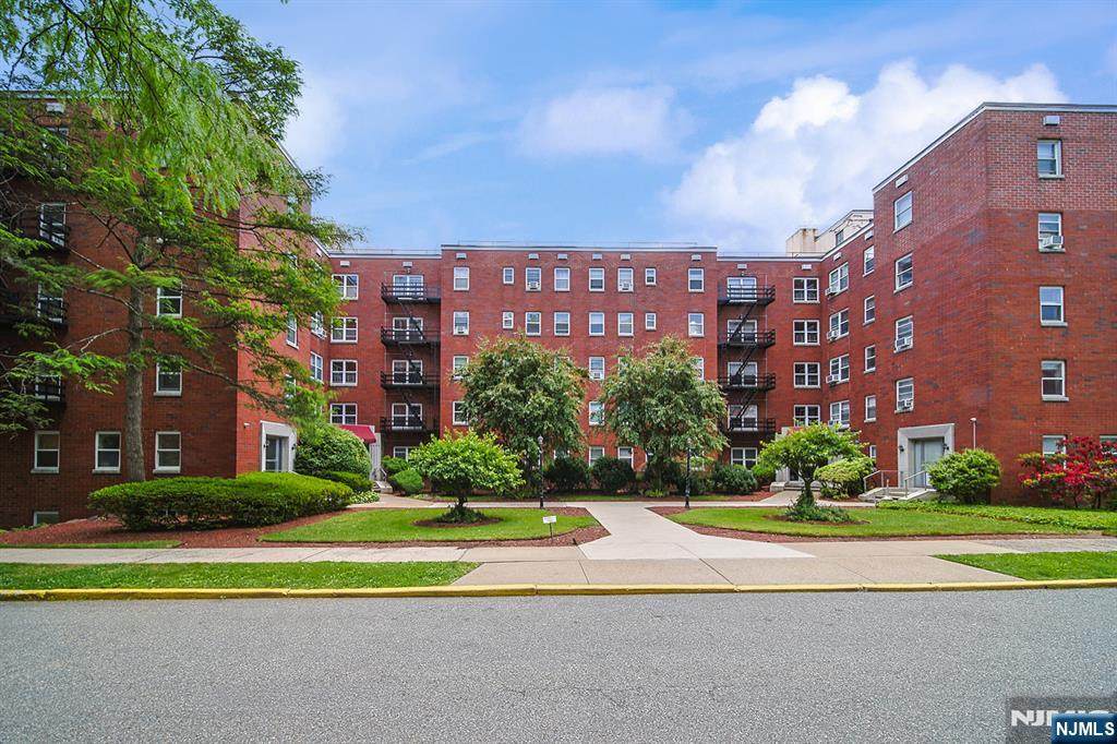 2320 Linwood Avenue - Photo 1