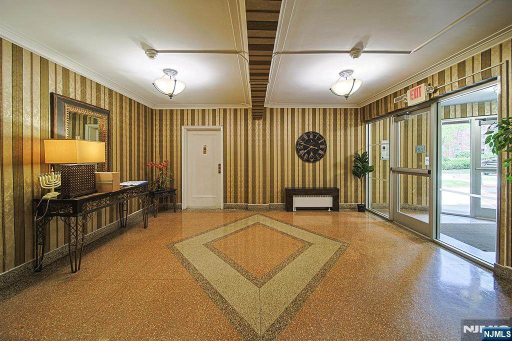 https://bt-photos.global.ssl.fastly.net/njmls/orig_boomver_2_26019635-1.jpg