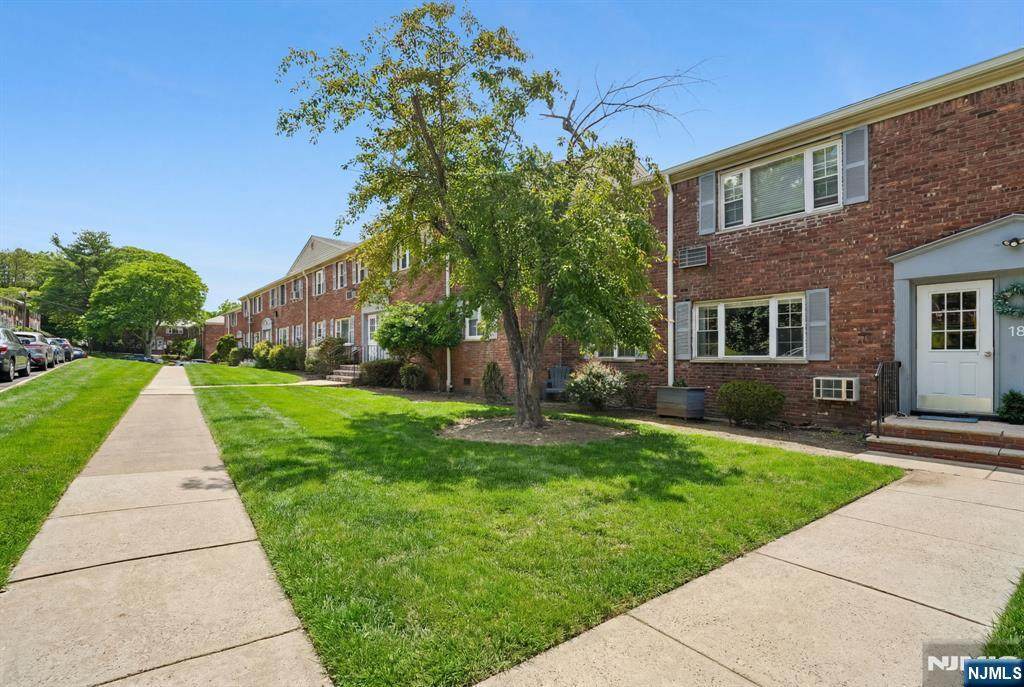 18 Wedgewood Drive - Photo 1