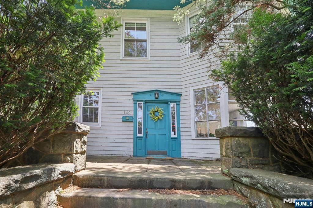260 Knickerbocker Road - Photo 1