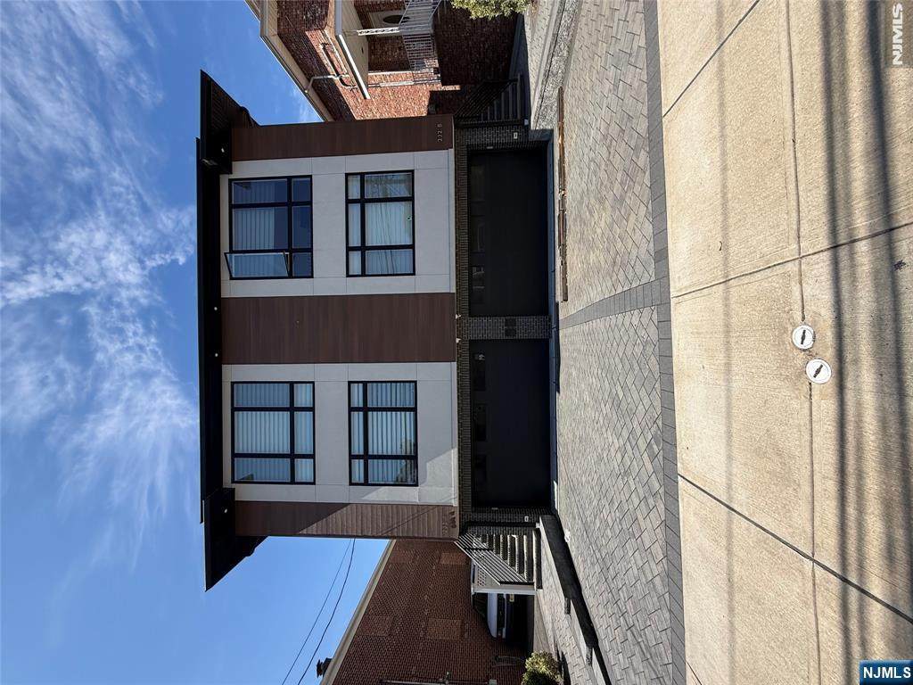 232 Columbia - Photo 1