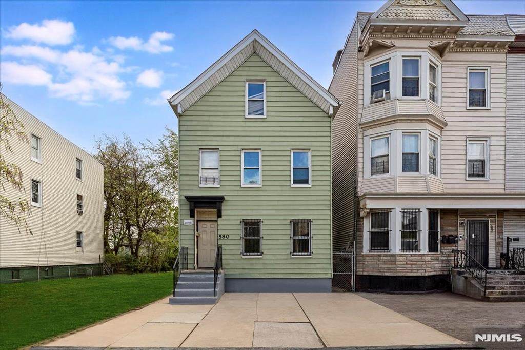 580 Hunterdon Street - Photo 1