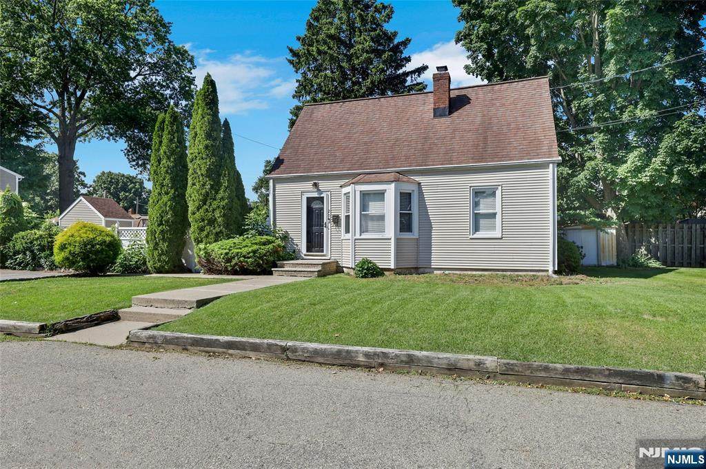 20 Harding Avenue - Photo 1