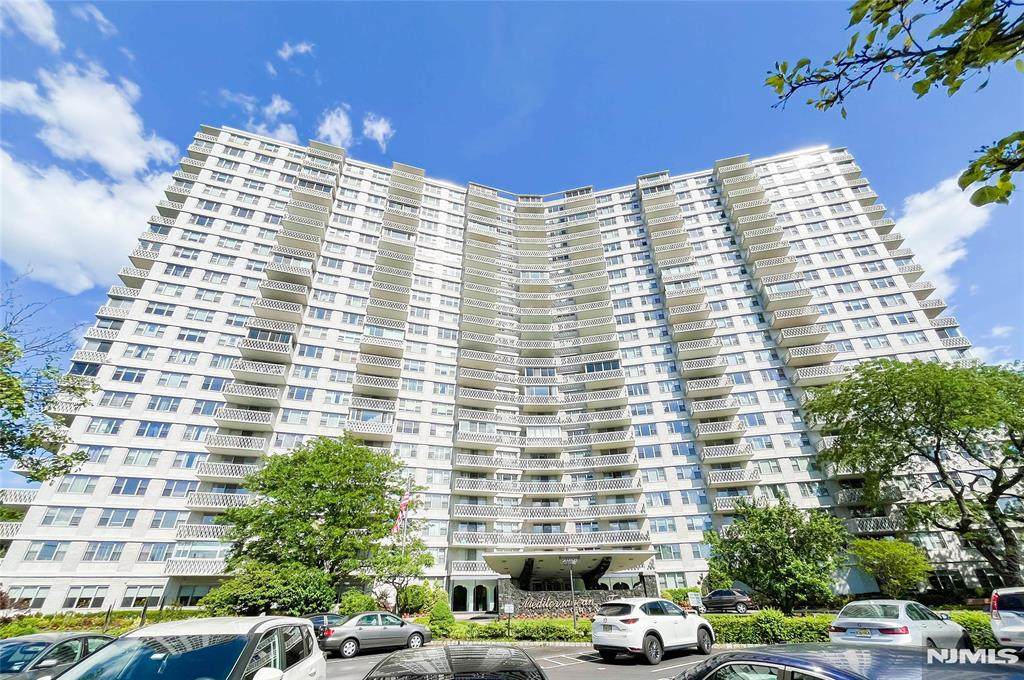 2100 Linwood - Photo 1